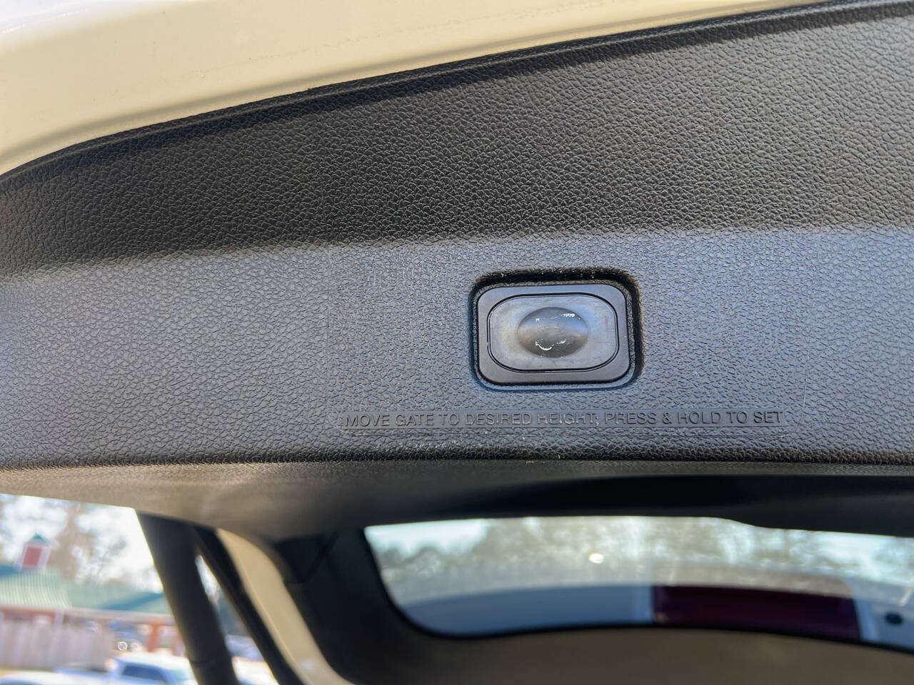 Used 2018 Ford Explorer XLT w/ Equipment Group 202A AWD/4WD image 16
