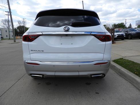 Used 2022 Buick Enclave Essence w/ Trailering Package, 5000 lbs. FWD image 9