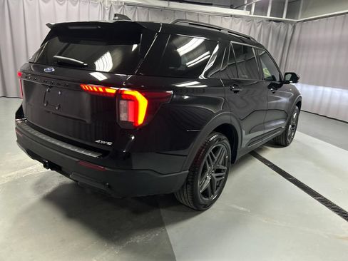 Used 2025 Ford Explorer ST-Line w/ ST-Line Street Pack AWD/4WD image 7