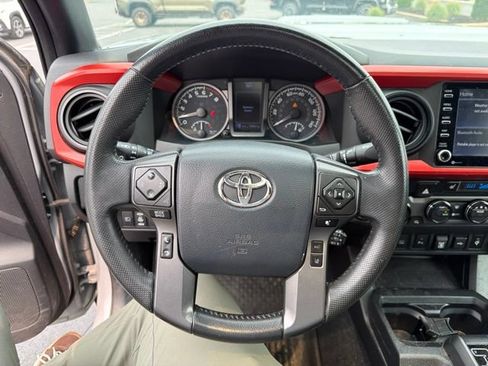 Used 2020 Toyota Tacoma TRD Sport w/ TRD Premium Sport Package AWD/4WD image 23