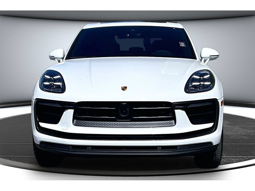 Used 2026 Porsche Macan AWD/4WD image 4