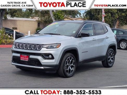Used 2025 Jeep Compass Limited image 1