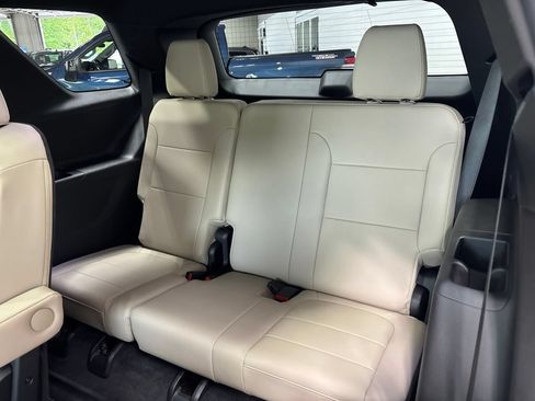 Used 2023 Chevrolet Traverse LT w/ LT Premium Package AWD/4WD image 50