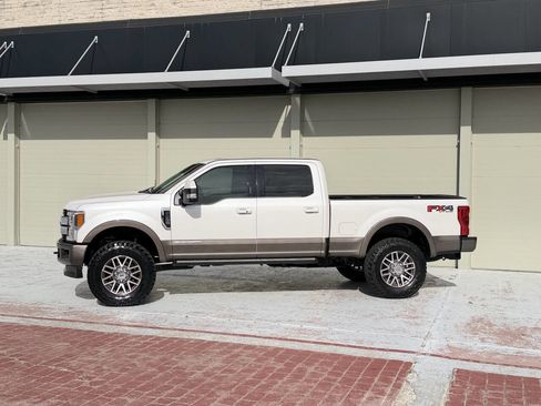 Used 2019 Ford F250 King Ranch w/ King Ranch Ultimate Package AWD/4WD image 4