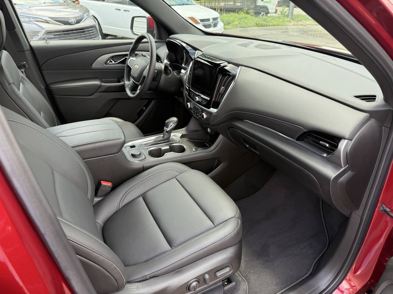 Used 2022 Chevrolet Traverse LT FWD image 20