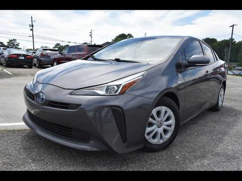 Used 2022 Toyota Prius LE FWD image 1