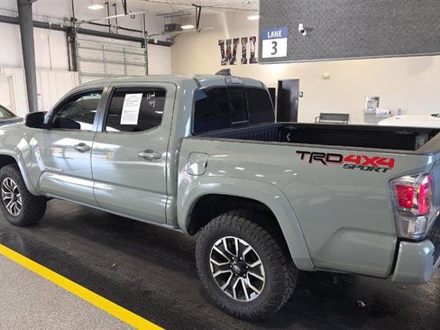 Used 2023 Toyota Tacoma TRD Sport w/ Technology Package image 10