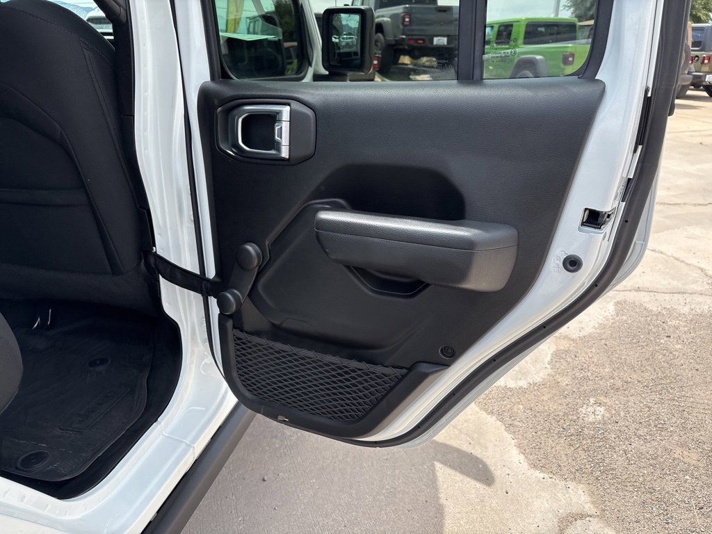 Used 2022 Jeep Gladiator Sport AWD/4WD image 21