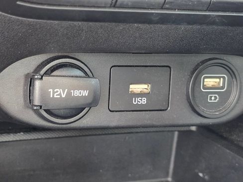 Used 2021 Hyundai Elantra SE FWD image 23