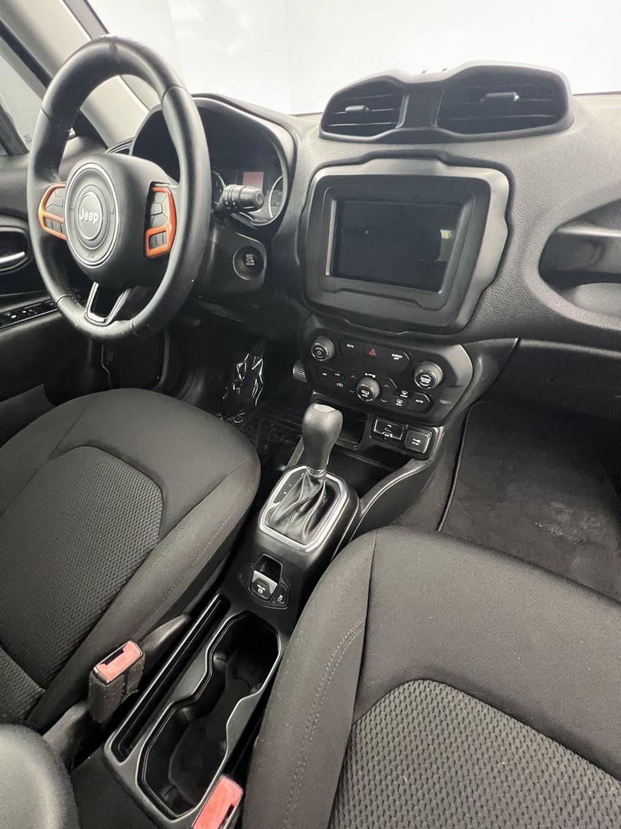 Used 2019 Jeep Renegade Altitude w/ Quick Order Package 2XM FWD image 25