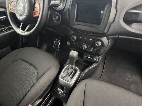 Used 2019 Jeep Renegade Altitude w/ Quick Order Package 2XM FWD image 25