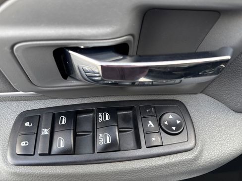 Used 2019 RAM 1500 Classic SLT w/ Luxury Group AWD/4WD image 15