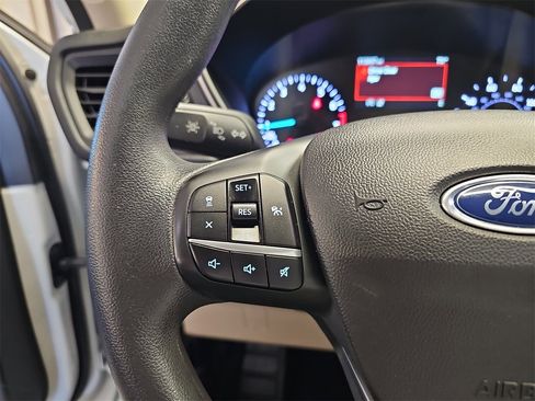 Used 2020 Ford Escape SE image 16