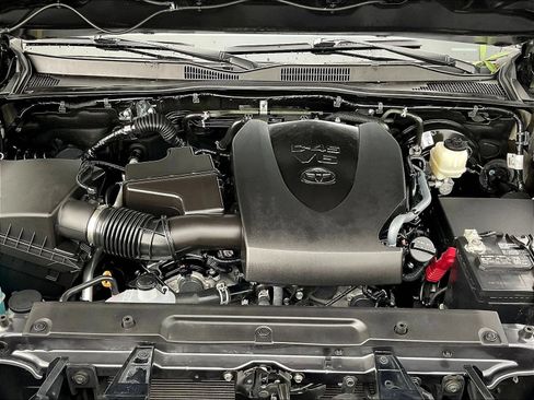 Used 2022 Toyota Tacoma SR5 w/ Technology Package RWD image 32