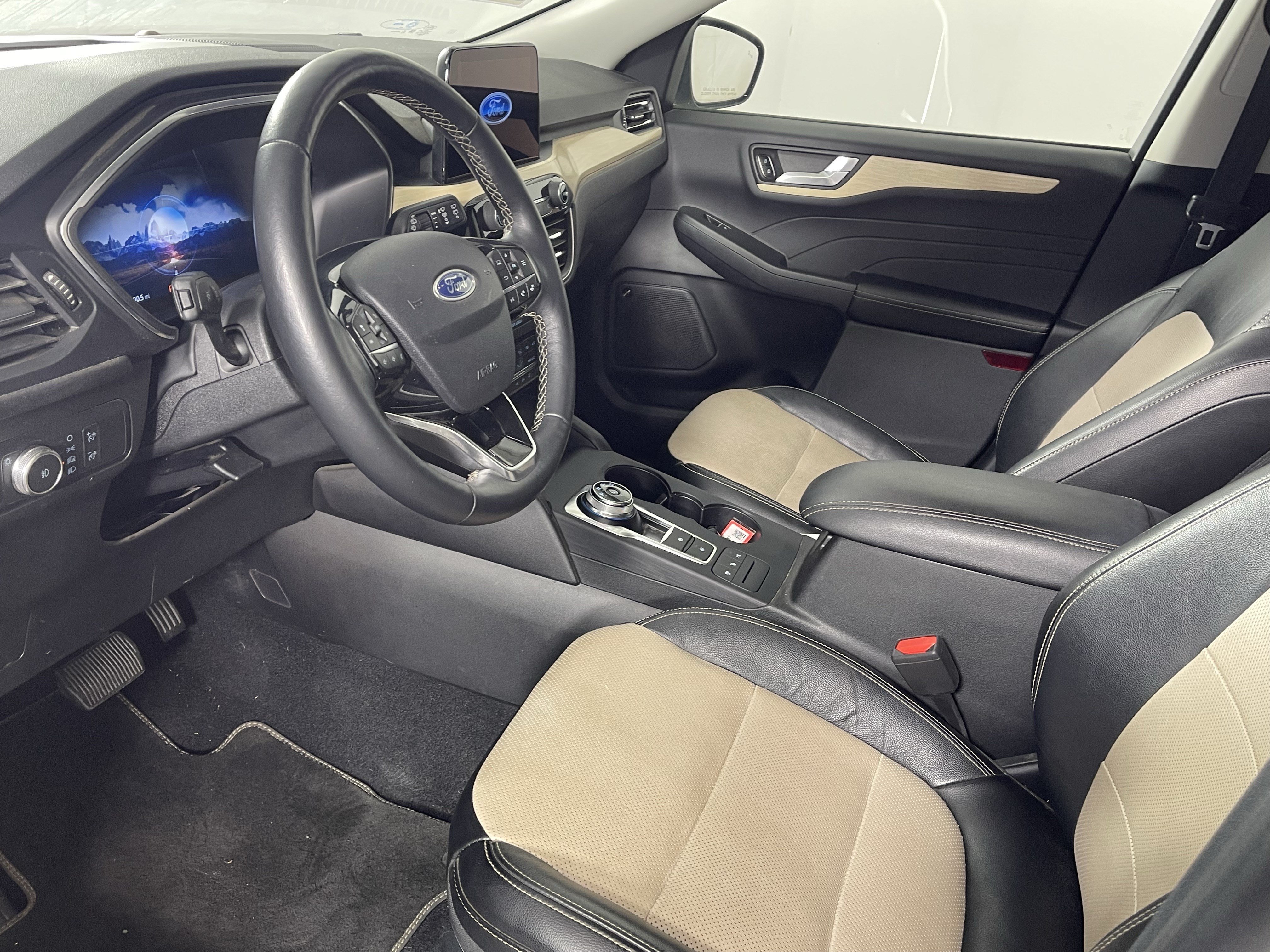 Used 2021 Ford Escape Titanium w/ Titanium Elite Package AWD/4WD image 9
