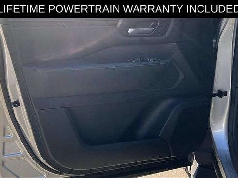 Used 2025 Nissan Armada SL w/ Captain's Chari Seat Package RWD image 16