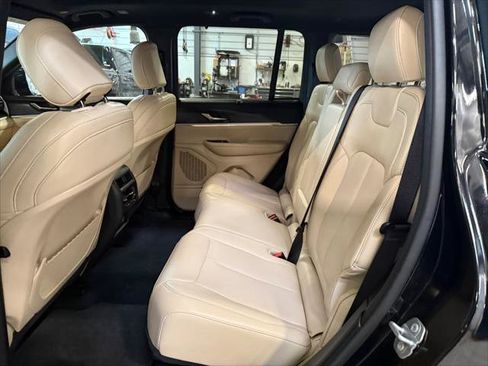 Certified 2025 Jeep Grand Cherokee Limited w/ Luxury Tech Group II image 20