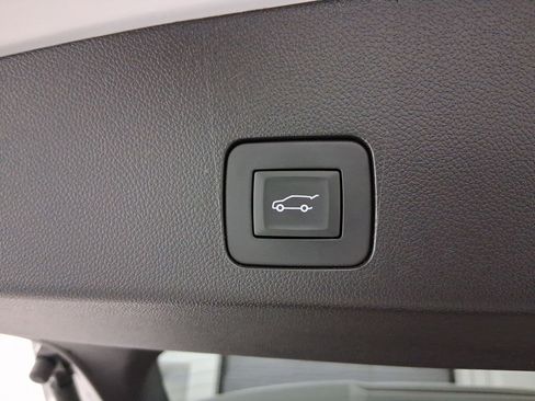 Used 2025 Buick Encore GX Avenir w/ Avenir Technology Package image 30