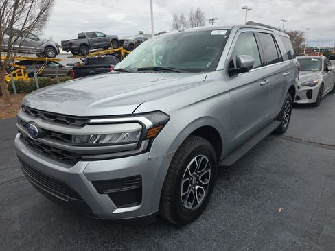 Used 2024 Ford Expedition XLT image 1