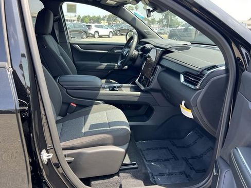 New 2025 GMC Acadia Elevation image 29