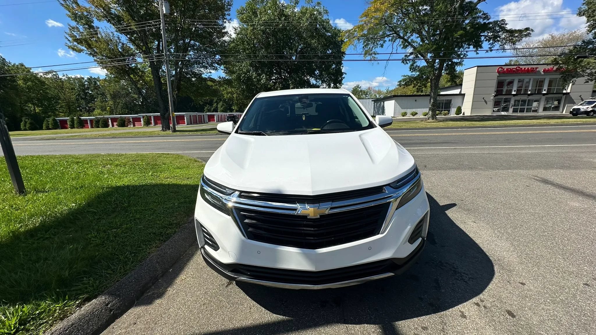 Used 2022 Chevrolet Equinox LT w/ Driver Convenience Package AWD/4WD image 2