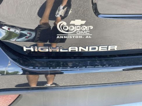 Used 2022 Toyota Highlander XSE FWD image 9