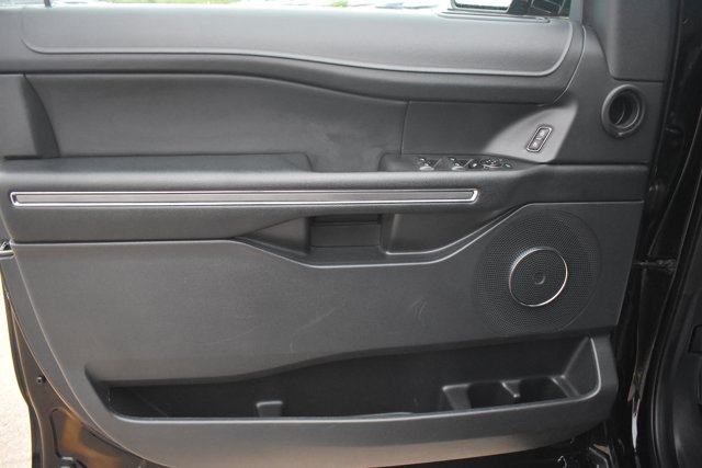 Used 2024 Ford Expedition XLT RWD image 11