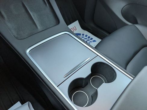 Used 2021 Tesla Model Y Long Range image 23