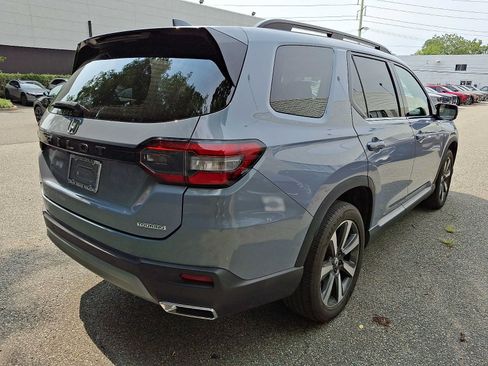 Used 2023 Honda Pilot Touring image 4