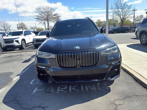 Used 2022 BMW X7 M50i w/ Executive Package image 2