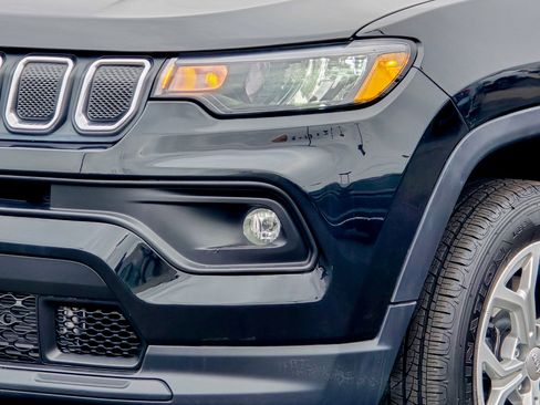 Used 2024 Jeep Compass Latitude image 4