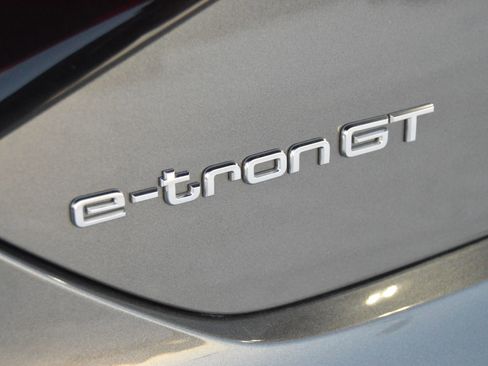 Used 2023 Audi e-tron GT Premium Plus image 7