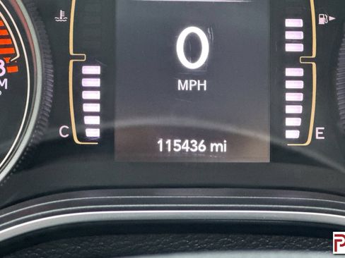 Used 2019 Jeep Cherokee Latitude Plus AWD/4WD image 30