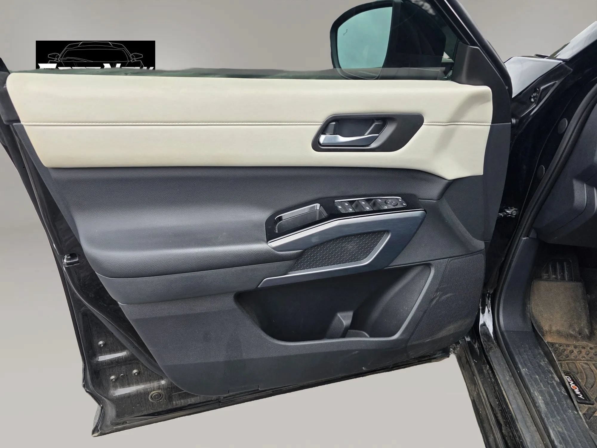 Used 2025 Nissan Pathfinder SL w/ Black Appearance Package AWD/4WD image 7