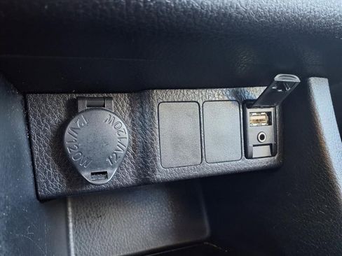 Used 2019 Toyota Corolla L image 24