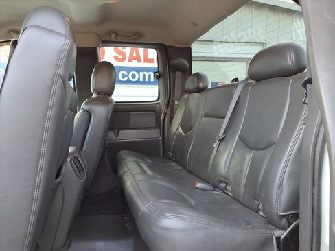 Used 2006 Chevrolet Silverado 1500 LT w/ Onstar Plus Package image 13