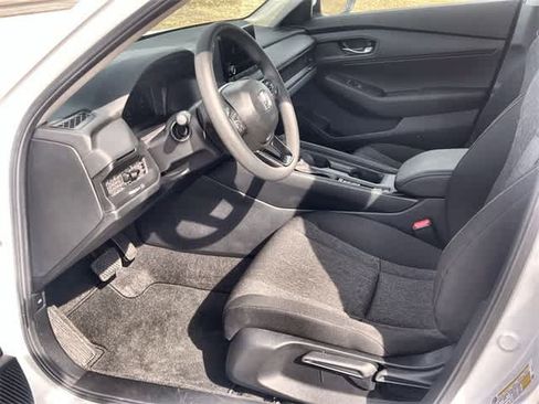 Certified 2025 Honda Accord LX image 3