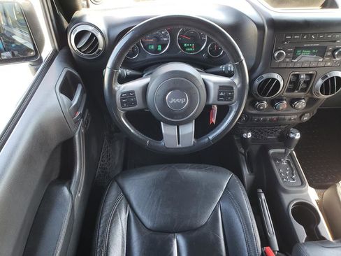 Used 2013 Jeep Wrangler Unlimited Sahara image 14