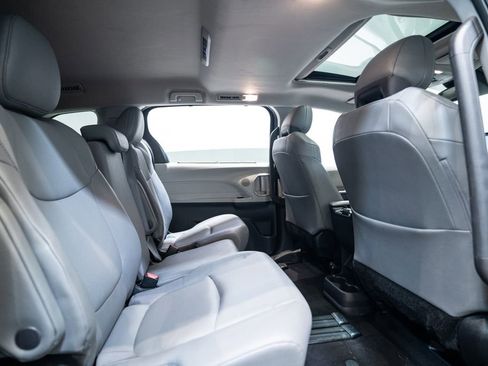 Used 2024 Toyota Sienna XLE image 31