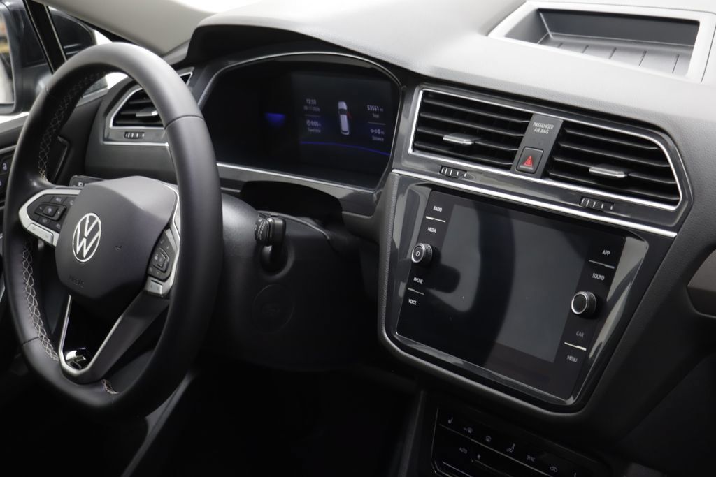 Used 2022 Volkswagen Tiguan SE AWD/4WD image 19