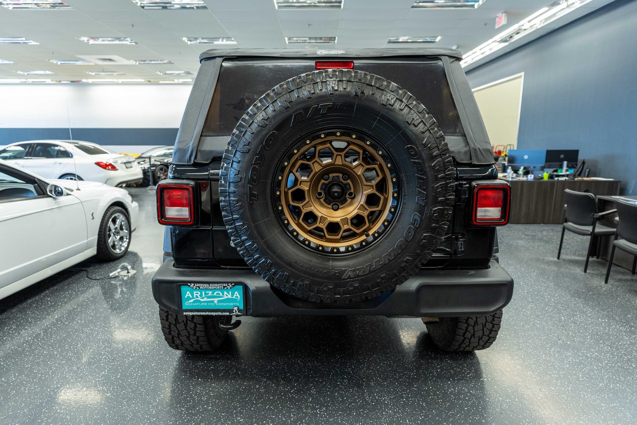 Used 2020 Jeep Wrangler Sport AWD/4WD image 6