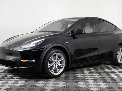 Used 2023 Tesla Model Y Long Range image 1