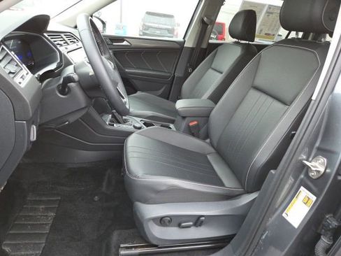 Certified 2024 Volkswagen Tiguan SE image 9