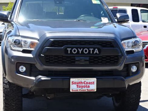 Used 2018 Toyota Tacoma TRD Off-Road w/ Technology Package RWD image 4