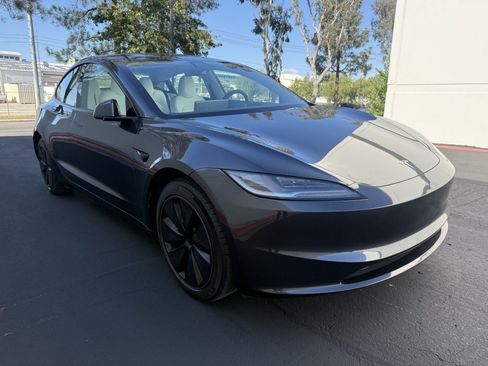 Used 2025 Tesla Model 3 RWD image 2