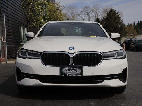 Used 2023 BMW 530e xDrive w/ Premium Package AWD/4WD image 4