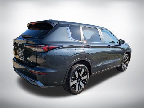 New 2026 Mitsubishi Outlander SE image 4