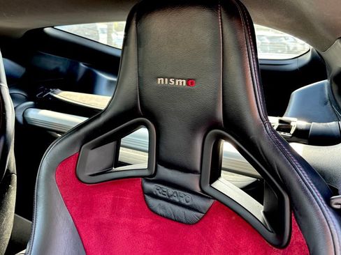 Used 2019 Nissan 370Z NISMO RWD image 10