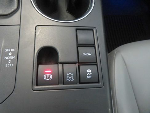 Used 2023 Toyota Highlander XLE FWD image 48