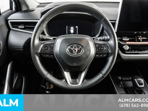 Used 2026 Toyota Corolla Cross XLE FWD image 19